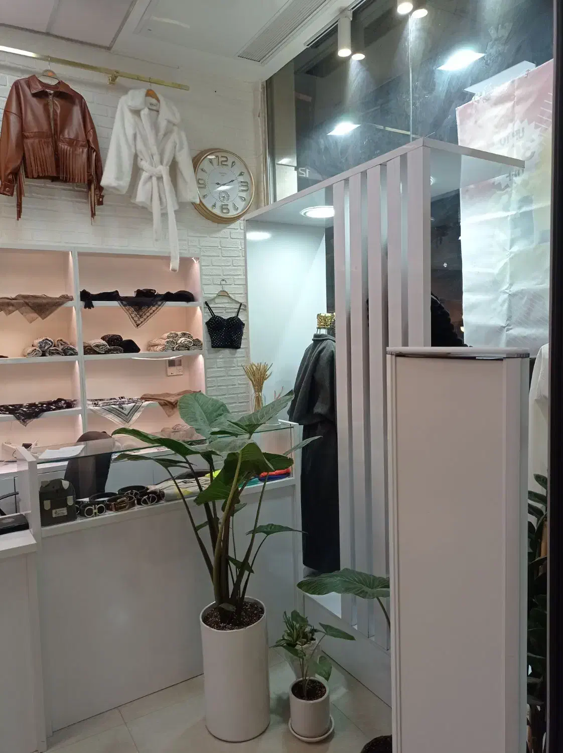 فروش وسایل بوتیک ولباس به قیمت خرید|فروشگاه و مغازه|قم, سالاریه|دیوار