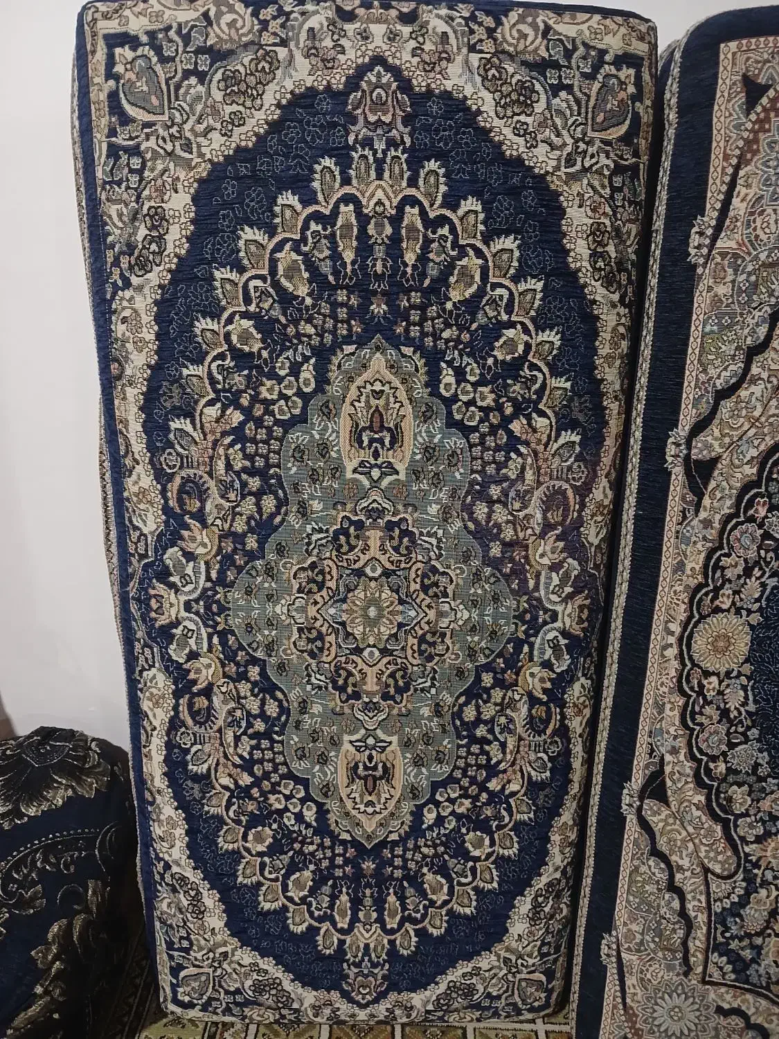 ۵عدد پشتی|پشتی|خرم‌آباد, |دیوار