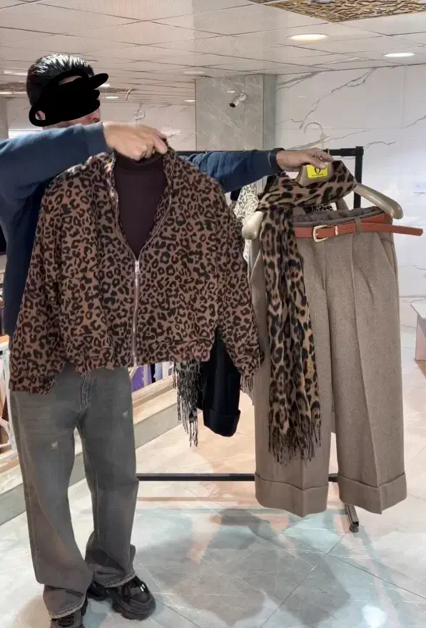 بامبر پلنگی|لباس|بیلوار, |دیوار