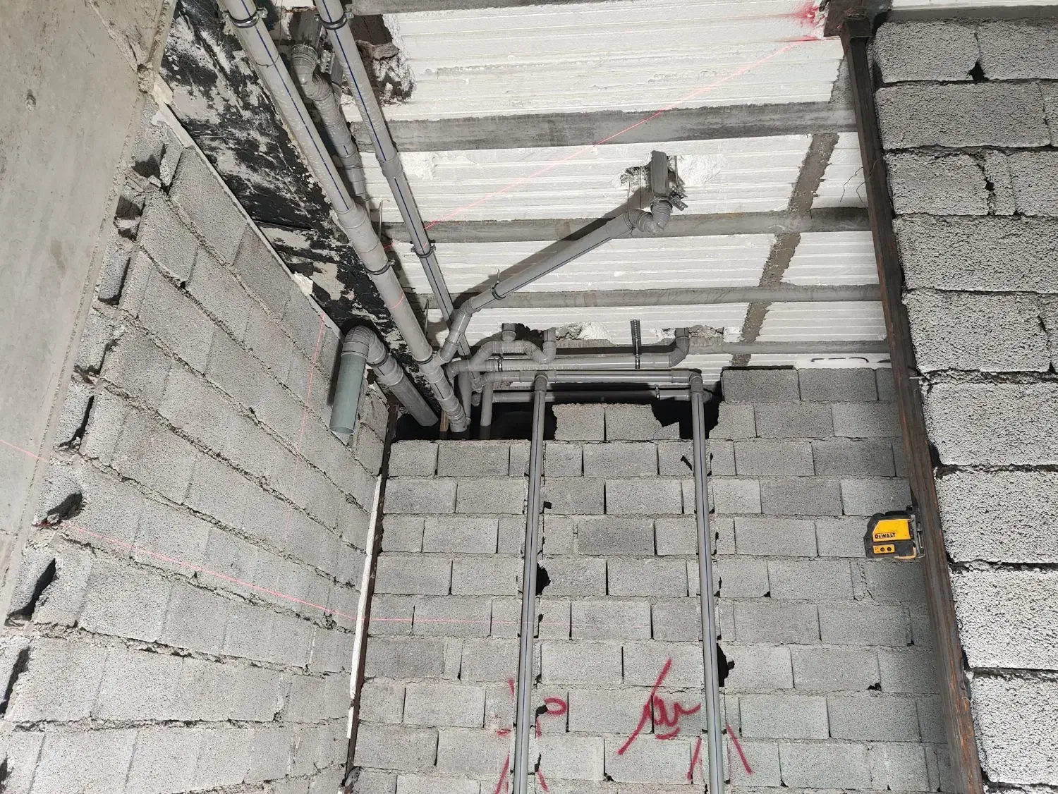 نصب شیرآلات ، لوله‌کشی ، نصب پمپ ، تعمیرات|خدمات پیشه و مهارت|شیراز, کلاهدوز|دیوار