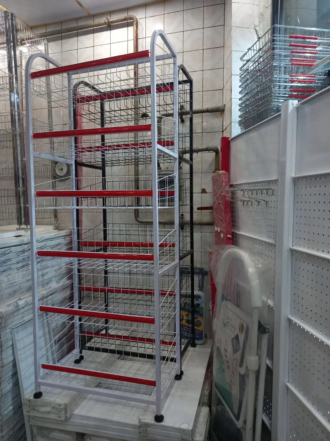 شلف مشکی چیپس|کتابخانه، شلف، قفسههای دیواری|تبریز, |دیوار