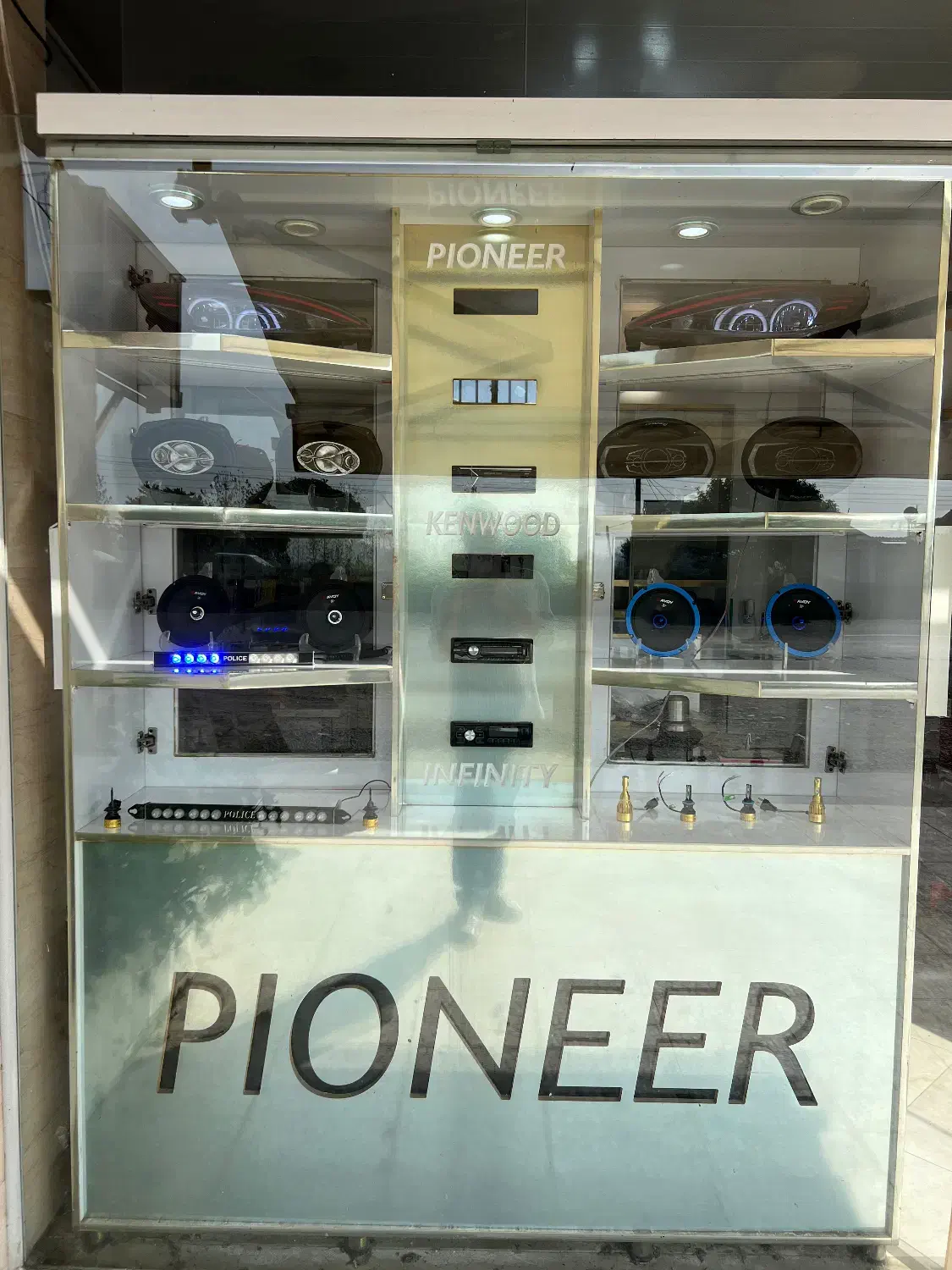 ویترین مغازه|فروشگاه و مغازه|لاهیجان, انقلاب|دیوار