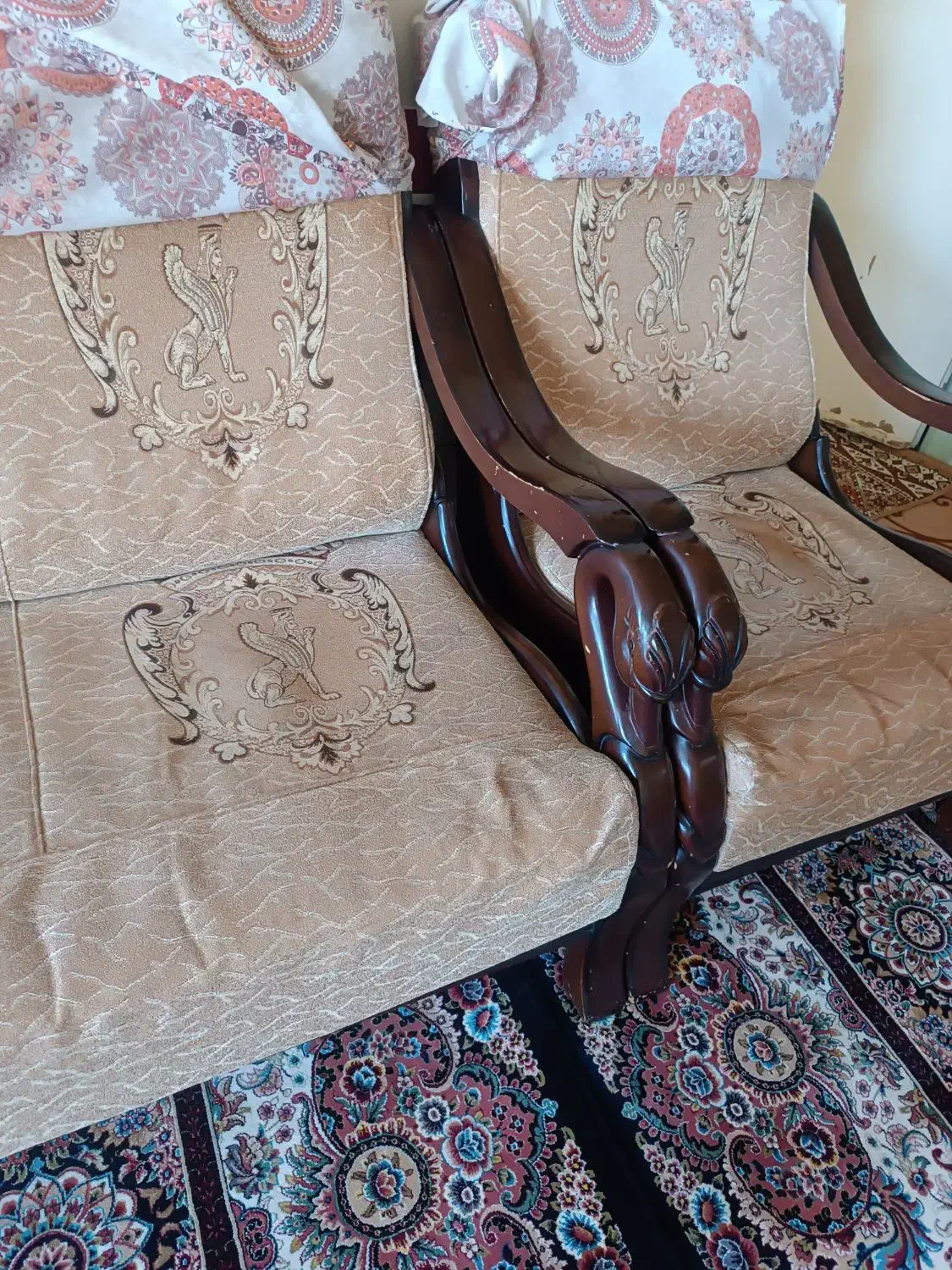 مبل ۸نفره|مبلمان خانگی و میز عسلی|بروجن, |دیوار