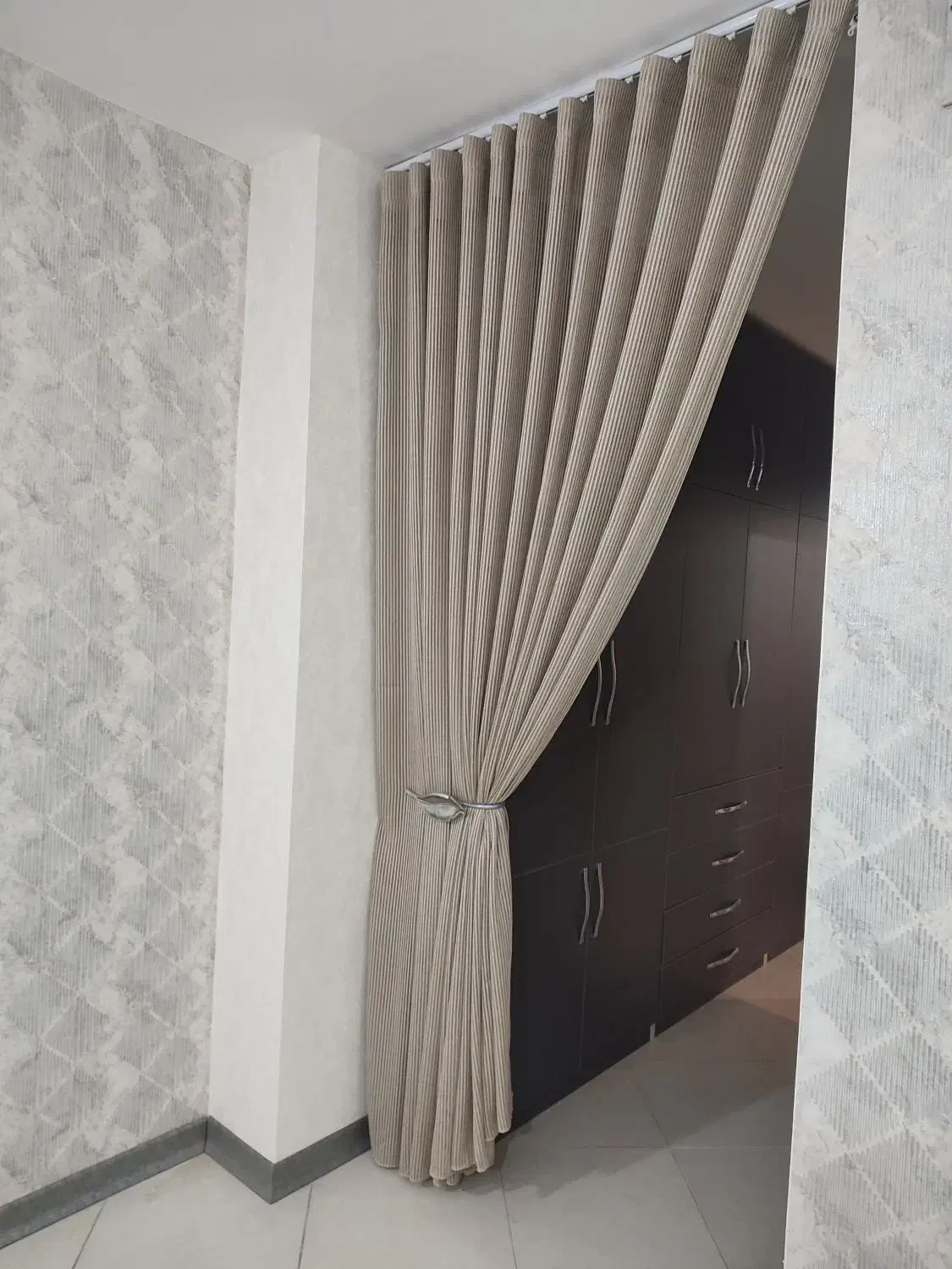 طراحی و نصب و شست و شوی انواع پرده|خدمات پیشه و مهارت|قرچک, زیبا شهر|دیوار