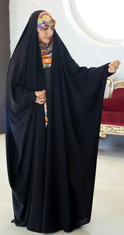 چادر عبا|لباس|شاهین‌شهر, خانه کارگر|دیوار