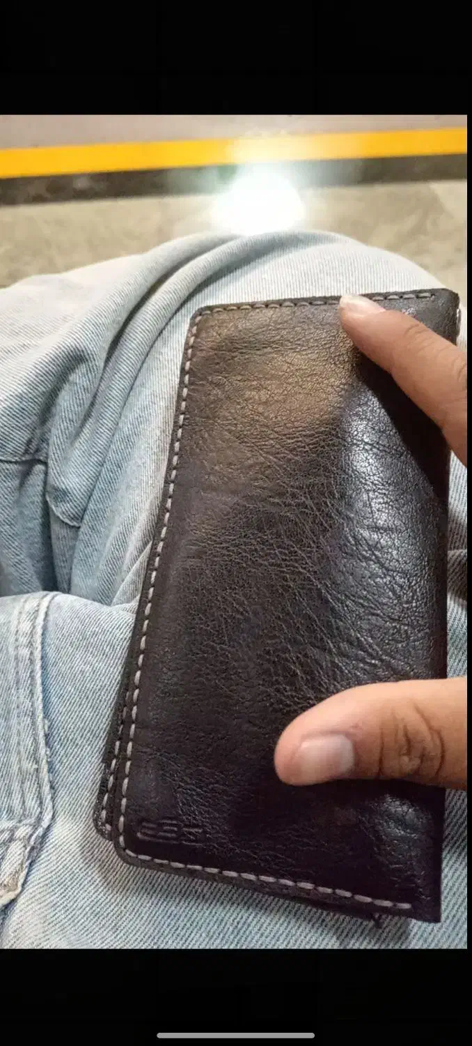 کیف پولم گم شده|کیف، کفش، کمربند|صدرا-فارس, فاز ۱|دیوار