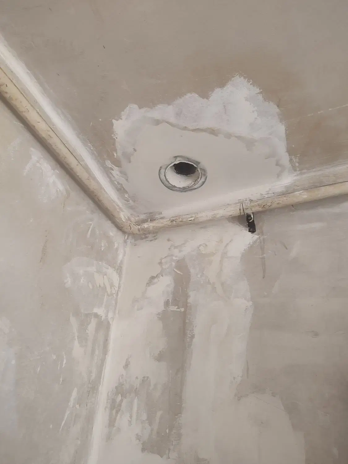 رنگ آمیزی ساختمان و بتونه کناف|خدمات پیشه و مهارت|یاسوج, |دیوار