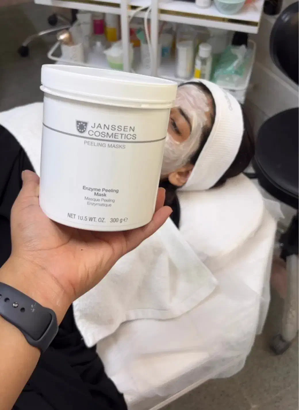 فیشال تخصصی در کلینیک پوست ومو زیرنظرپزشک|خدمات آرایشگری و زیبایی|زاهدان, |دیوار