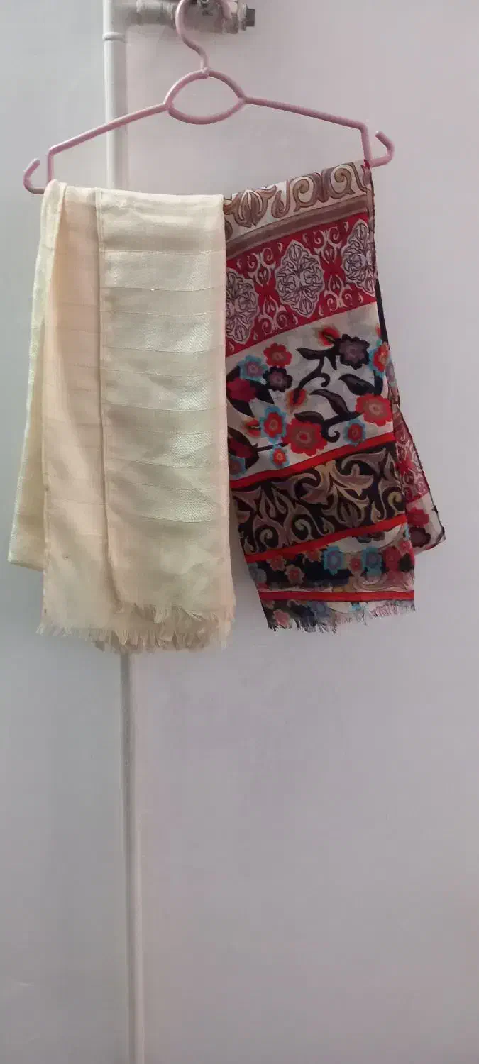 تعدادی شال و روسری و لباس زنانه|حراج|بروجرد, |دیوار