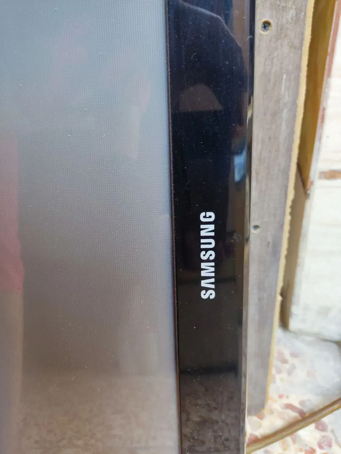 تلویزیون شیشه اش شکسته بفروش میرسه قیمت توافقی|تلویزیون و پروژکتور|ایذه, |دیوار