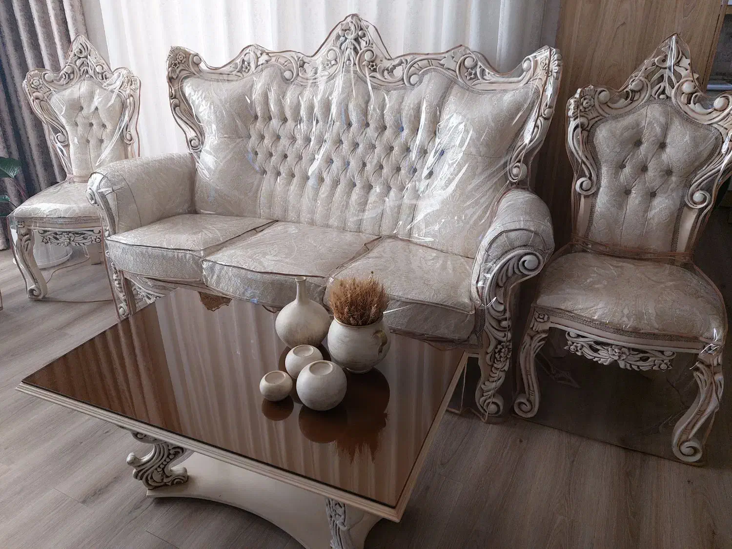 مبل کلاسیک ۹ نفره کاملا سالم در حد نو|مبلمان خانگی و میز عسلی|آباده, |دیوار