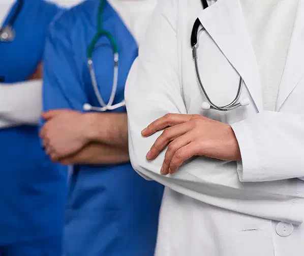 خدمات حرفەای پرستاری در منزل تزریقات و پانسمان|خدمات آرایشگری و زیبایی|سنندج, |دیوار