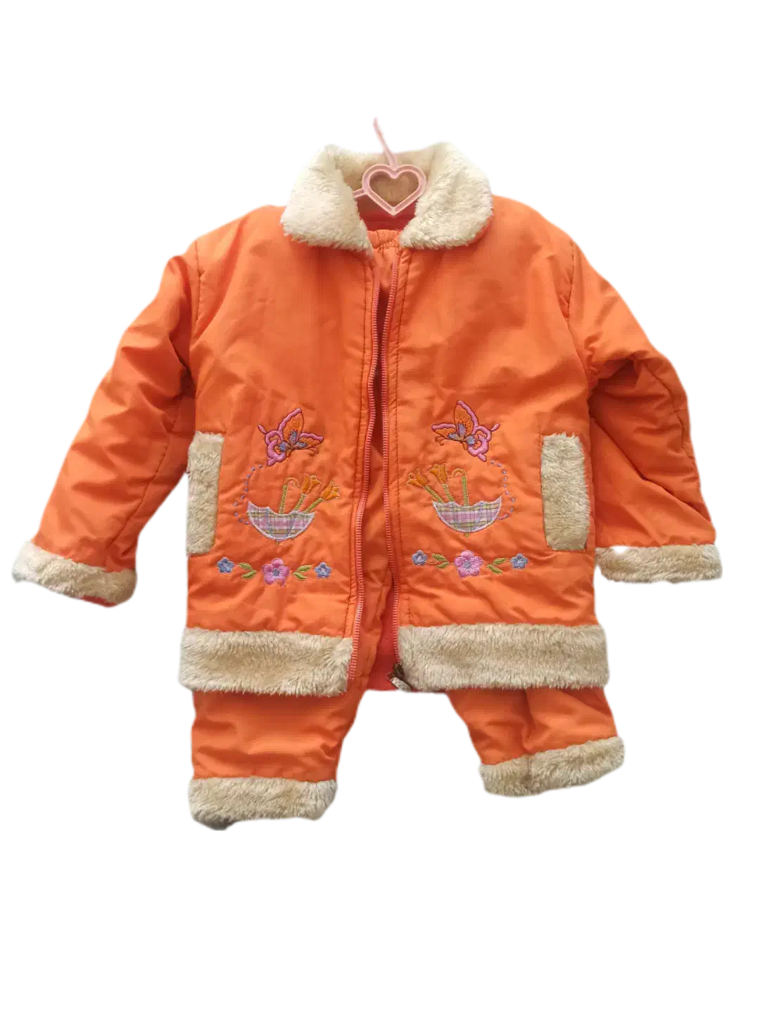 تعدادی لباس کودک|کفش و لباس بچه|برخوار, |دیوار