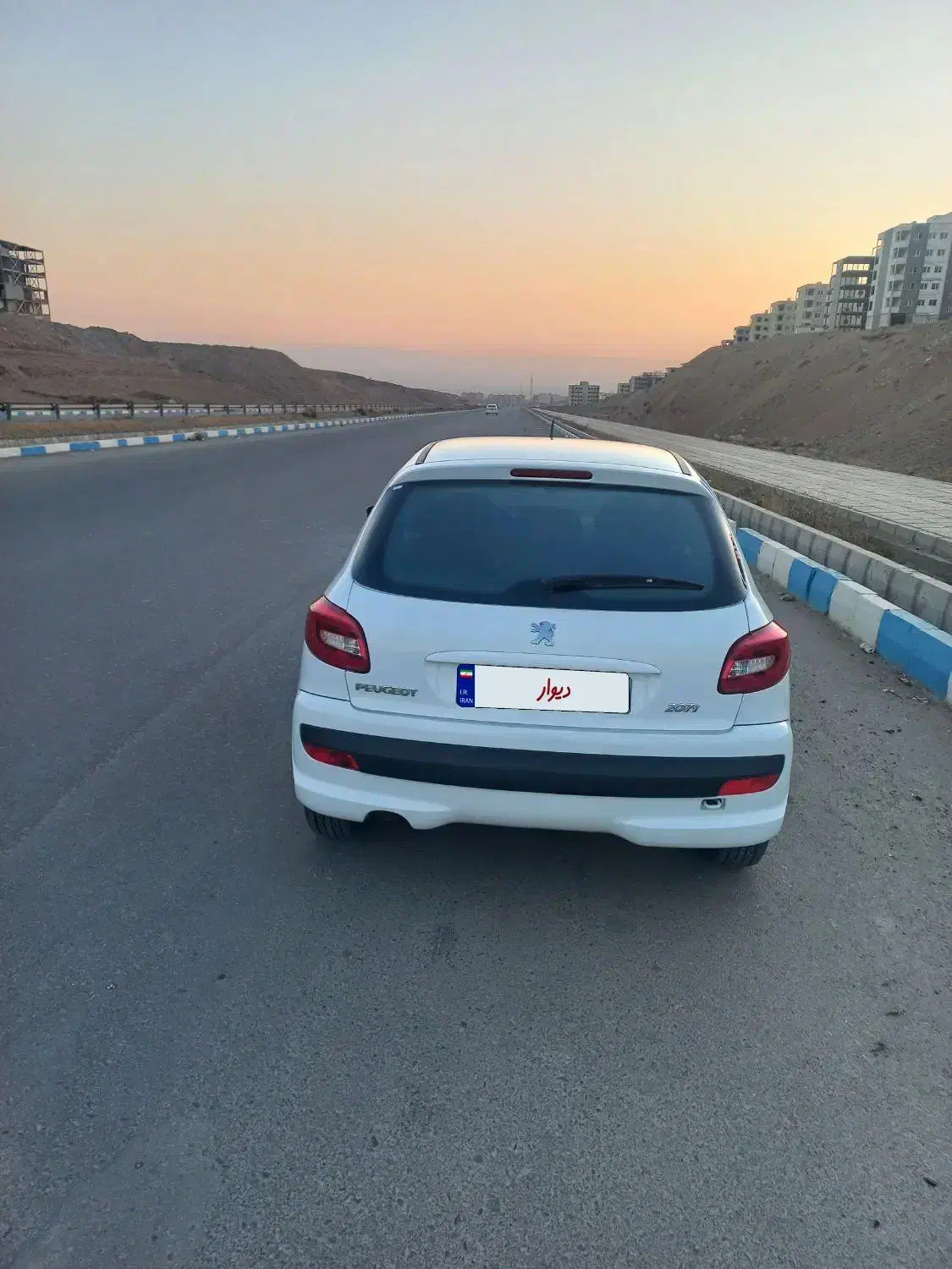 207مدل 1402|خودرو سواری و وانت|هشتگرد, شهرک بعثت|دیوار