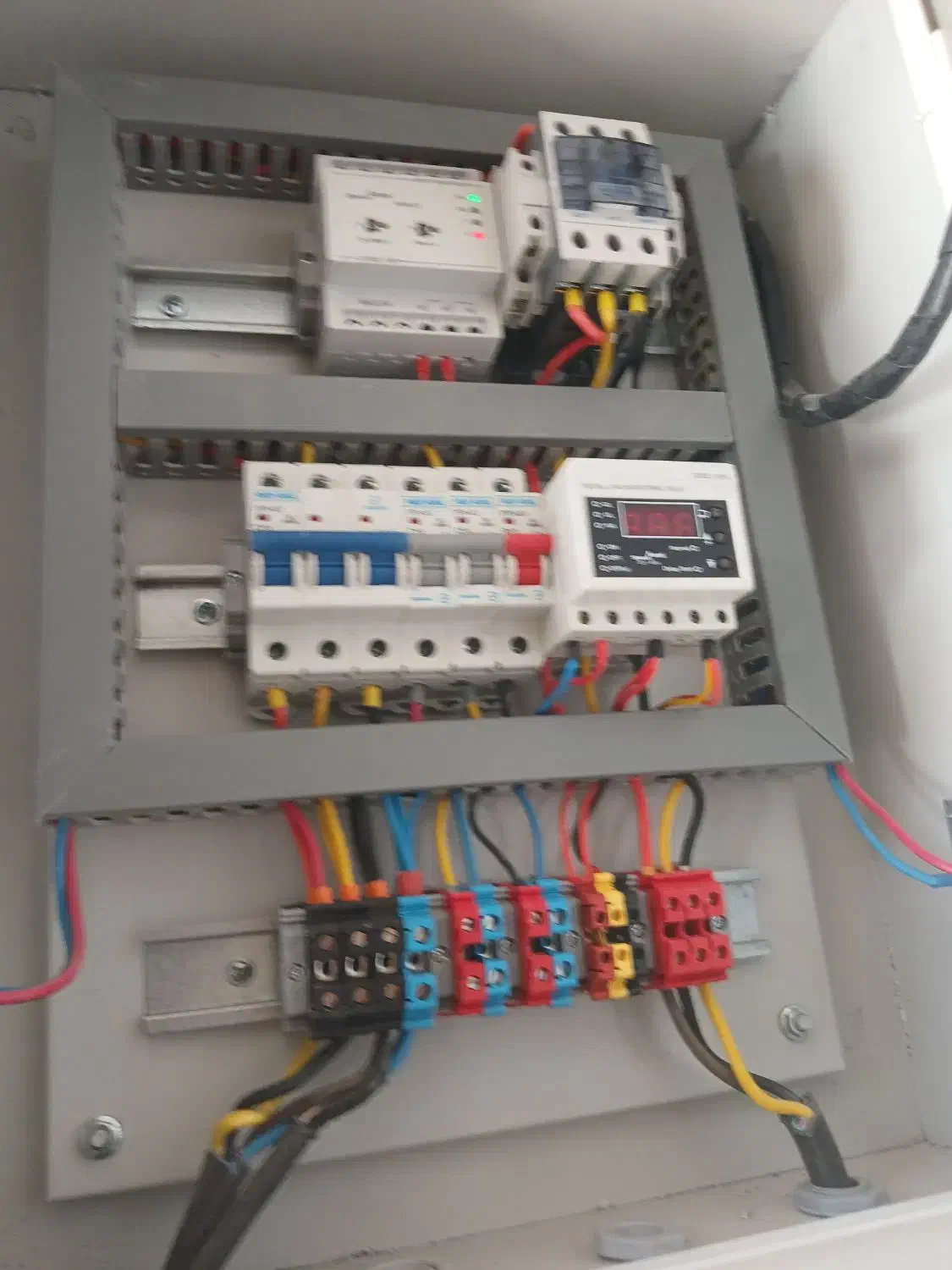 برقکار ،برق کشی ساختمان صفرتا صد|خدمات پیشه و مهارت|جیرفت, |دیوار