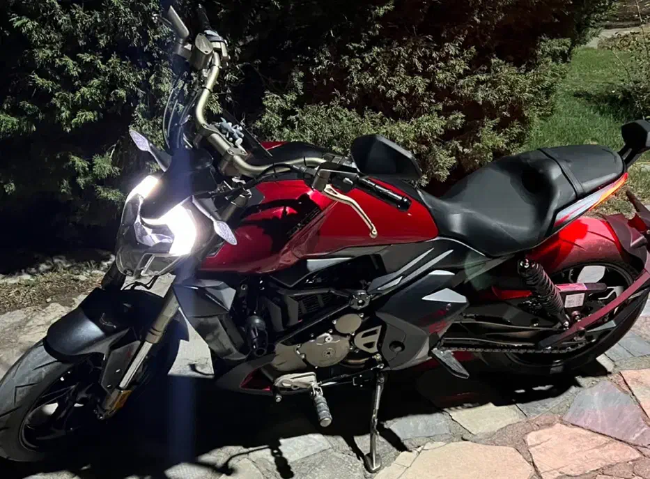 موتور وی ۲۵۰ زونتس قرمز|موتورسیکلت|اصفهان, آبشار|دیوار