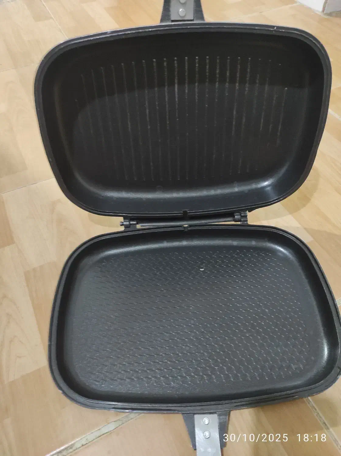 ماهیتابه دوطرفه دسینی|ظروف پخت‌وپز|سمنان, |دیوار