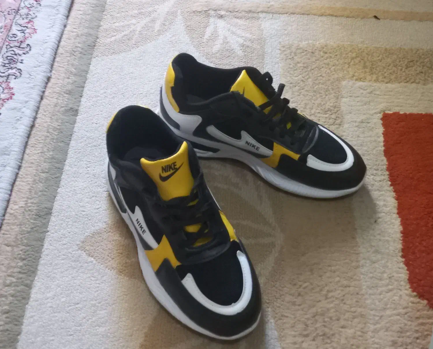 کتونی نایک آکبند سایز ۴۳ و ۴۲|کیف، کفش، کمربند|اندیشه, اندیشه فاز ۱|دیوار