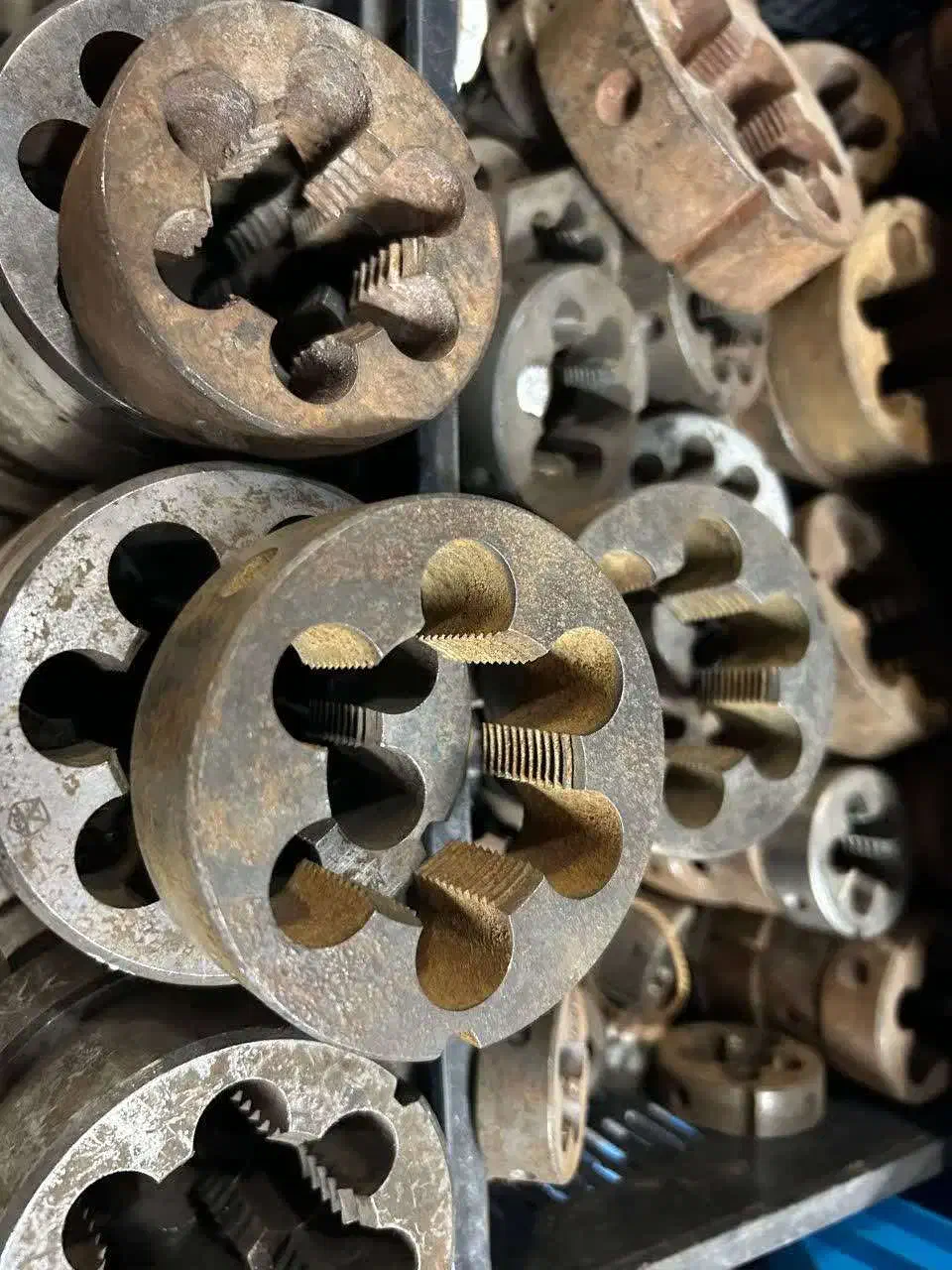 قلاویز وحدیده روسی(ابزار تراش جاوید)|ابزارآلات|مشهد, کوشش|دیوار