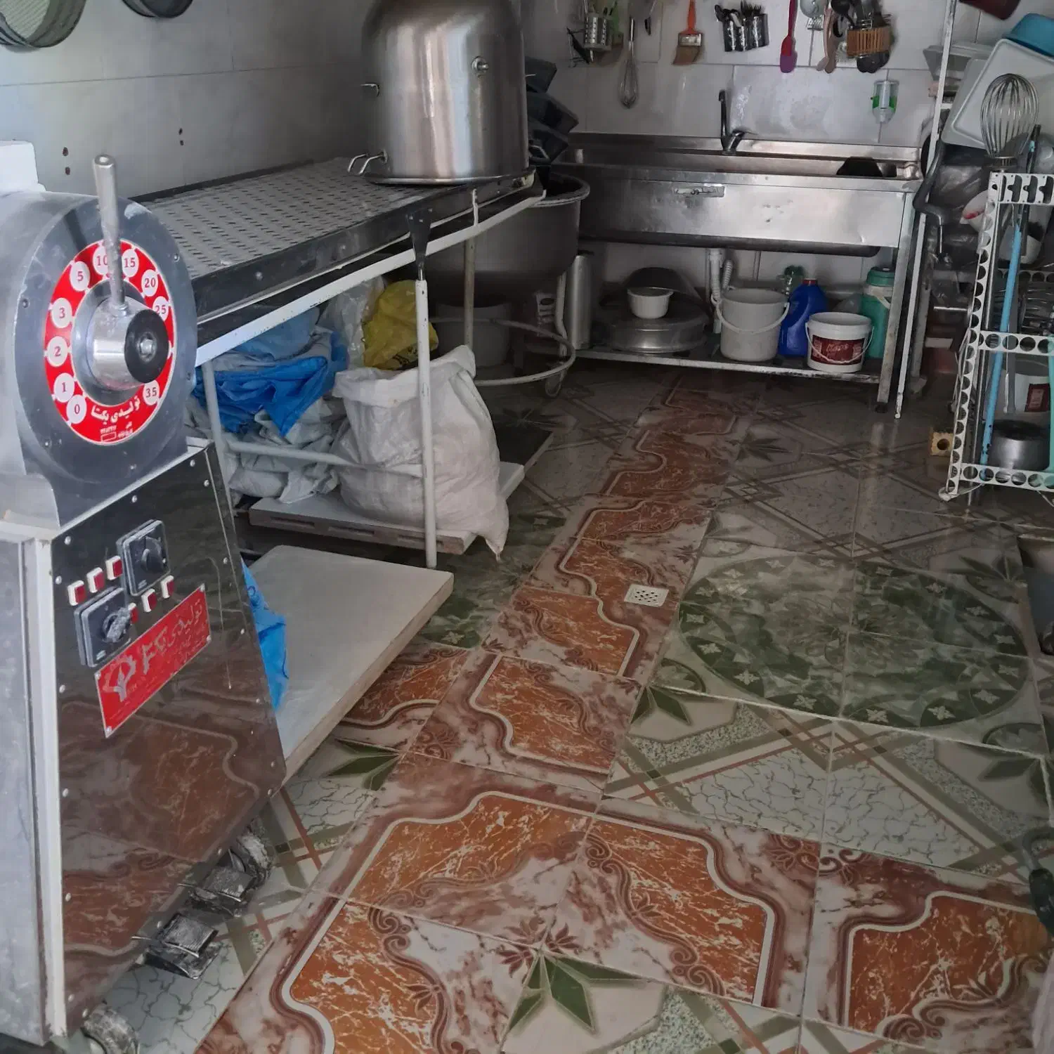 کارگرساده قنادی|استخدام خدمات فروشگاه و رستوران|سده (فارس), |دیوار