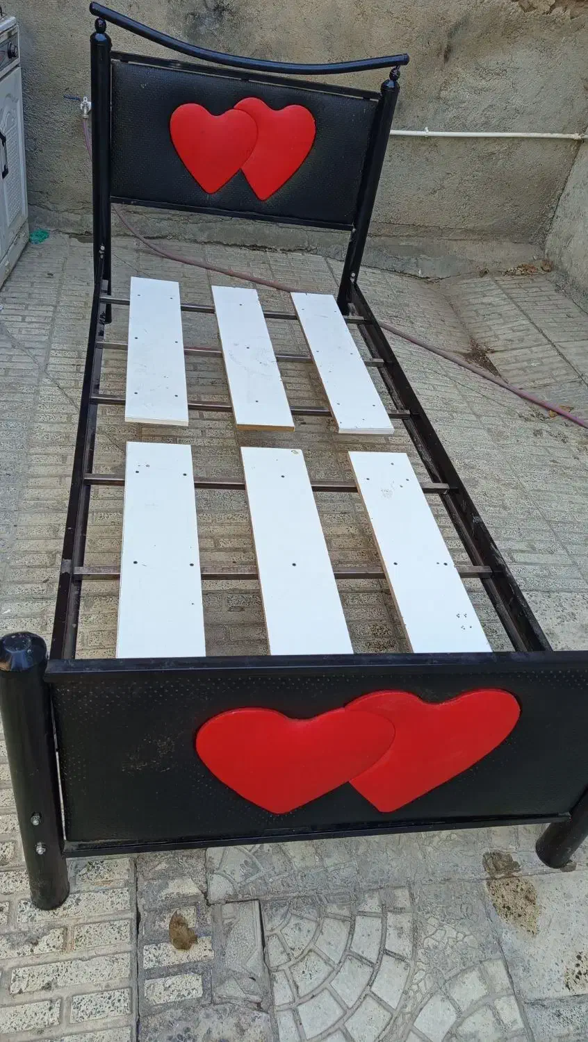 تخت‌تک‌نفره|تخت و سرویس خواب|خلخال, |دیوار