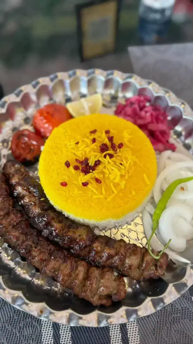 صندوق دار و کارگر ساده|استخدام خدمات فروشگاه و رستوران|شیراز, انجیر|دیوار