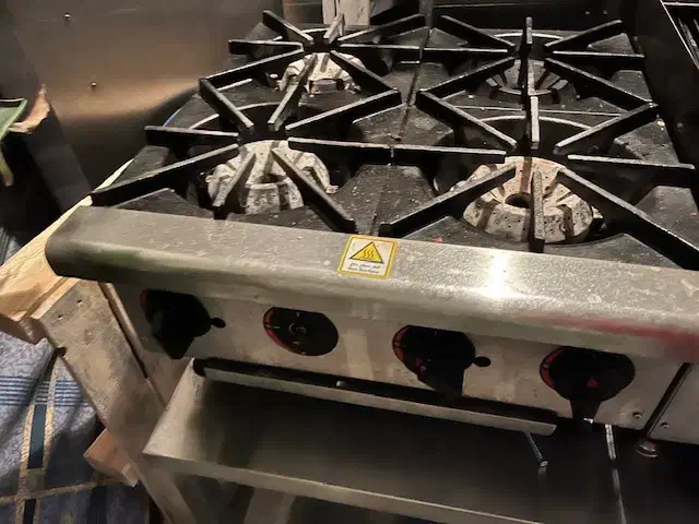 گاز 4 شعله،گریل ۶۰ طرح APW بهمراه میز زیر استیل|کافی‌شاپ و رستوران|تهران, کوی بیمه|دیوار