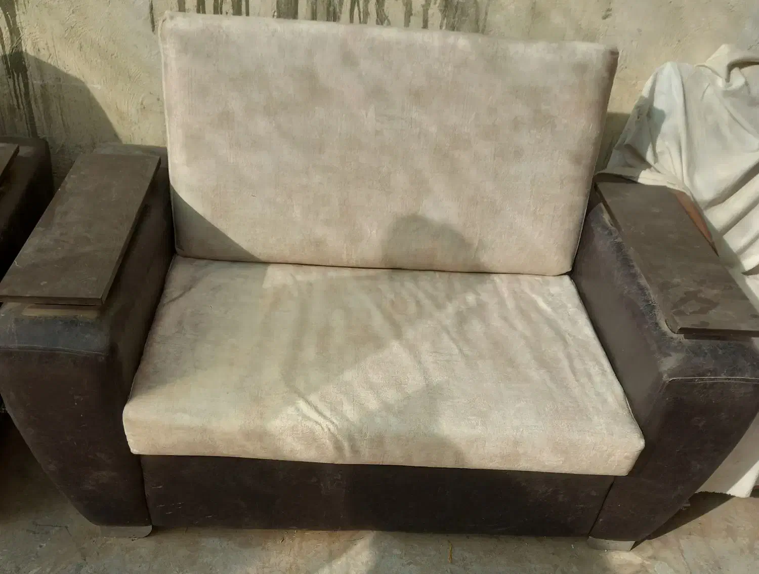 مبل ۳ نفره و مبل نیمه استیل ۷نفره در حد نو|مبلمان خانگی و میز عسلی|اصفهان, بابوکان جنوبی|دیوار