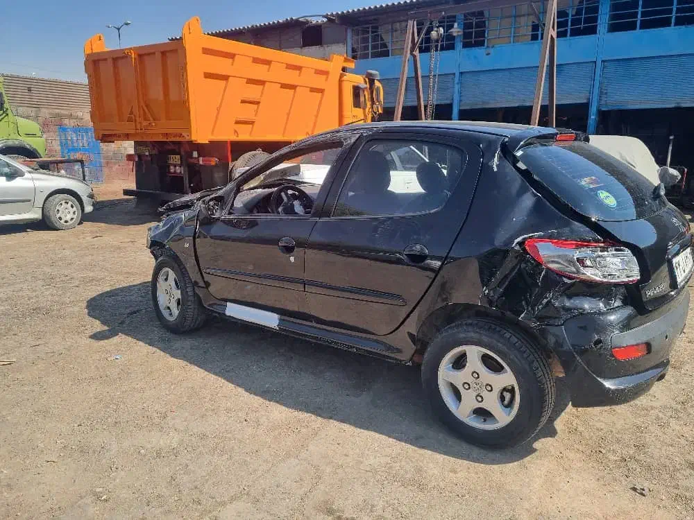 207تصادفی 402دنده|خودرو سواری و وانت|شیراز, ریشمک|دیوار