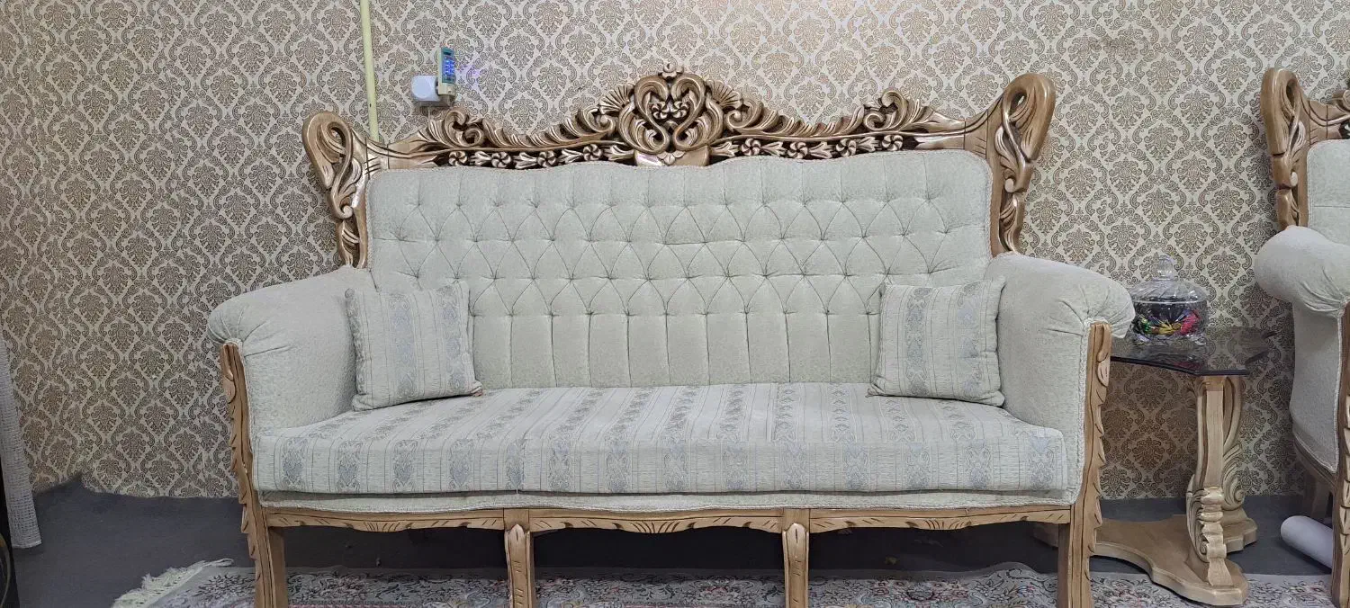 مبلمان سلطنتی ۹ نفربادوعددعسلی و یک عددمیزجلو مبلی|مبلمان خانگی و میز عسلی|کبودرآهنگ, |دیوار