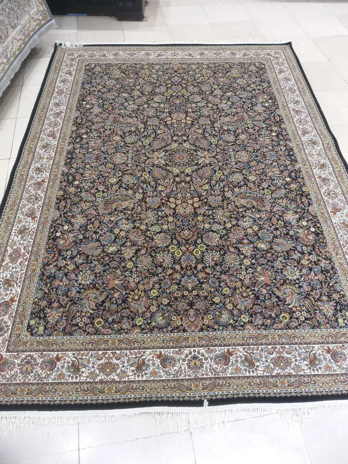 ۹متری ۱۰۰۰شانه طرح افشان گُلِ مرغ سرمه ای|فرش|بروجرد, |دیوار