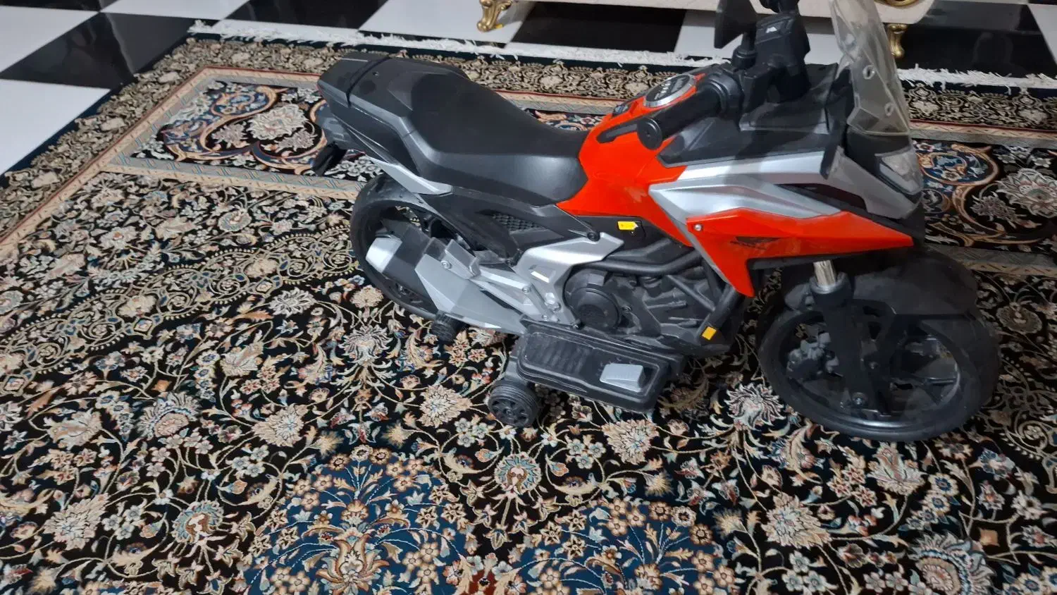 موتور شارژی دو موتوره در حد نو|اسباب‌بازی بچه|بندر کنگان, |دیوار