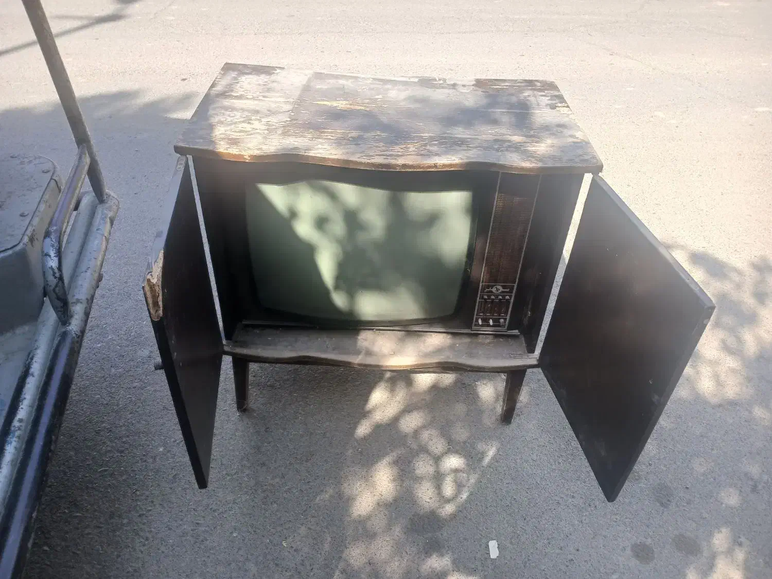 تلوزیون قدیمی|کلکسیون اشیاء عتیقه|قم, دروازه ری|دیوار