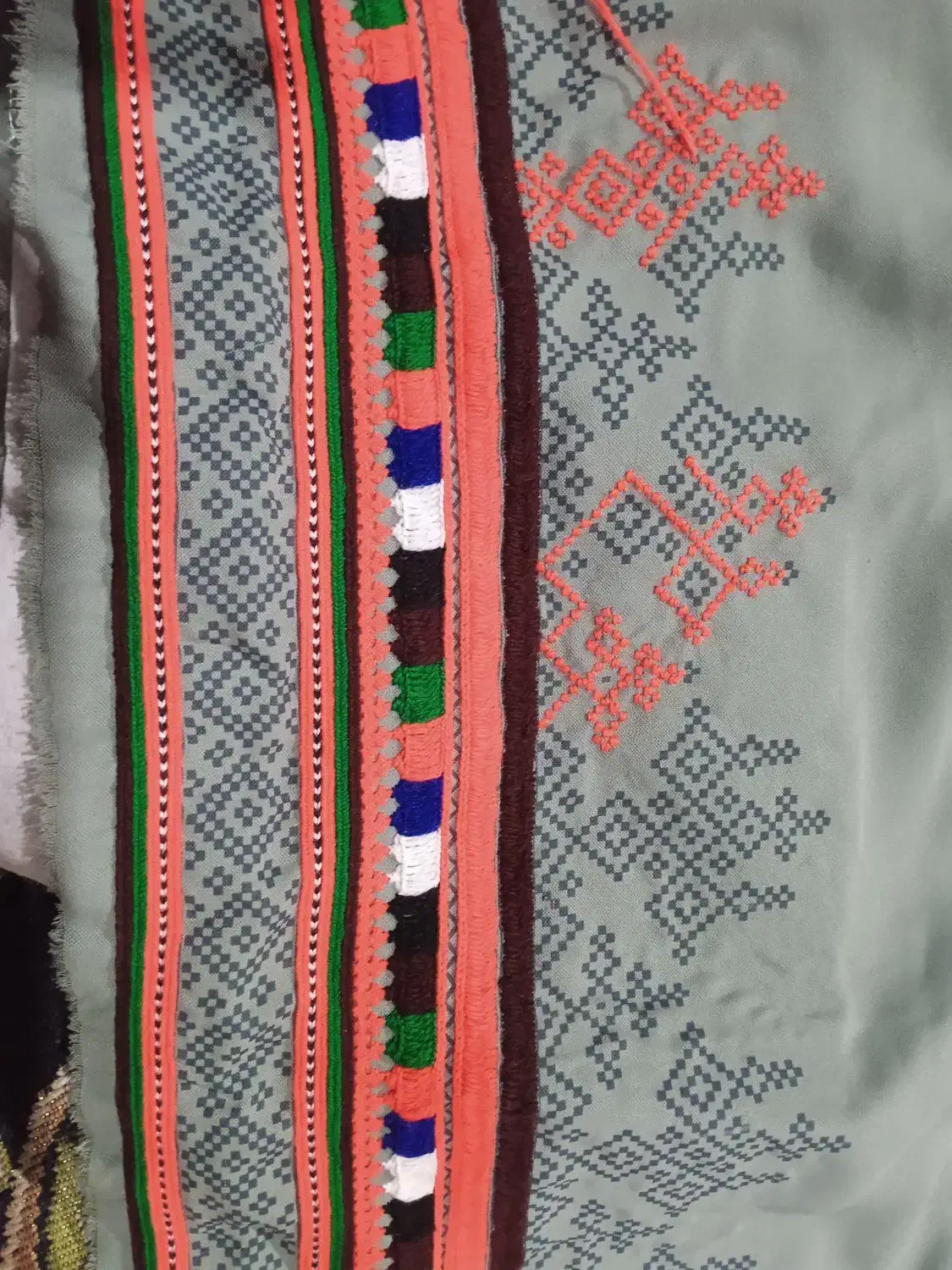 دکوک میدوزم (موسوم)ظریف و تمیز|لباس|ایرانشهر, |دیوار