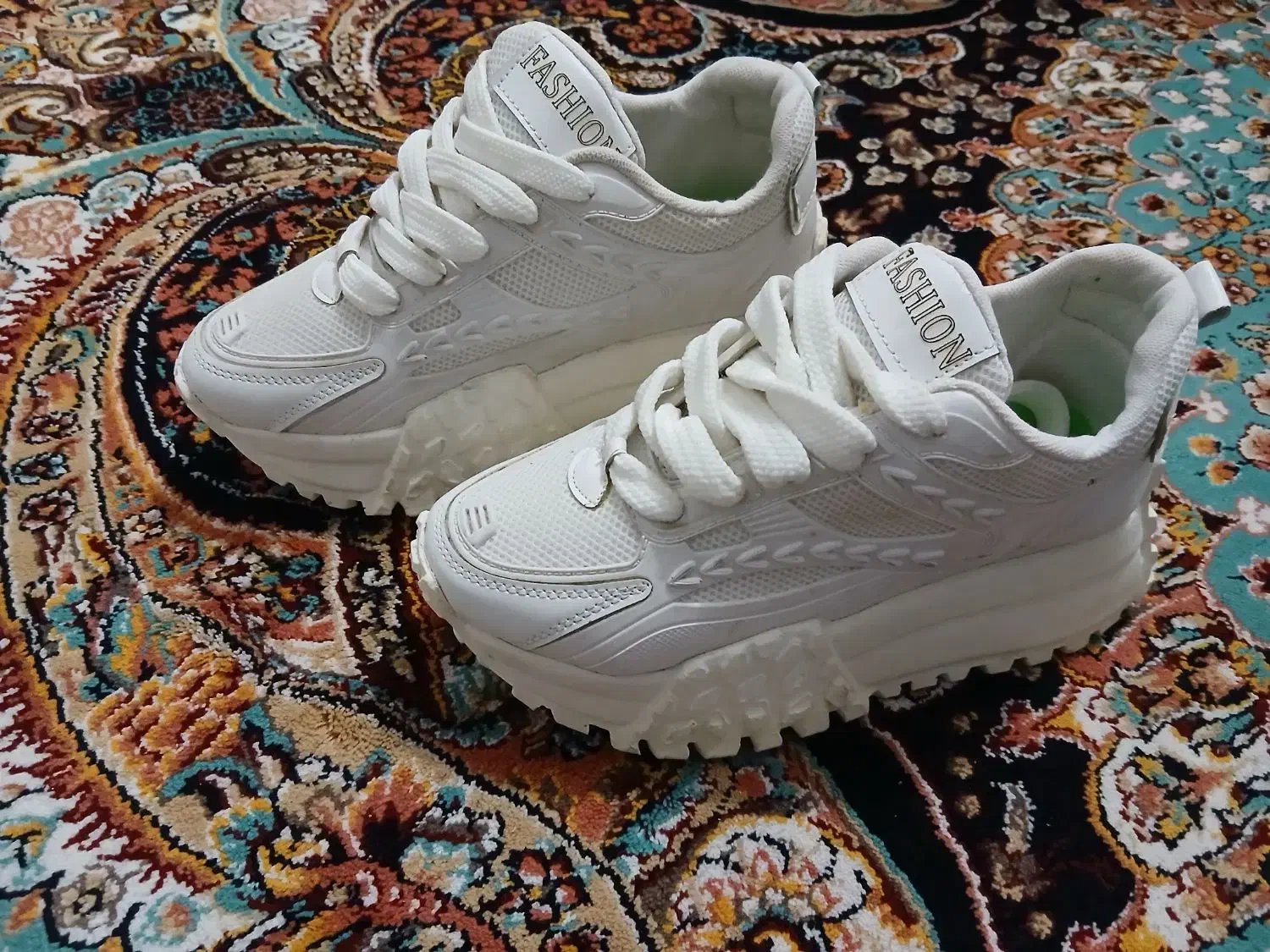 کتونی لژدار|کیف، کفش، کمربند|پرند, فاز ۵|دیوار