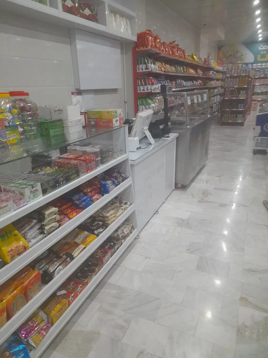 به یک همکار خانم در هایپرمارکت نیازمندیم|استخدام خدمات فروشگاه و رستوران|قم, باغ شریفی|دیوار