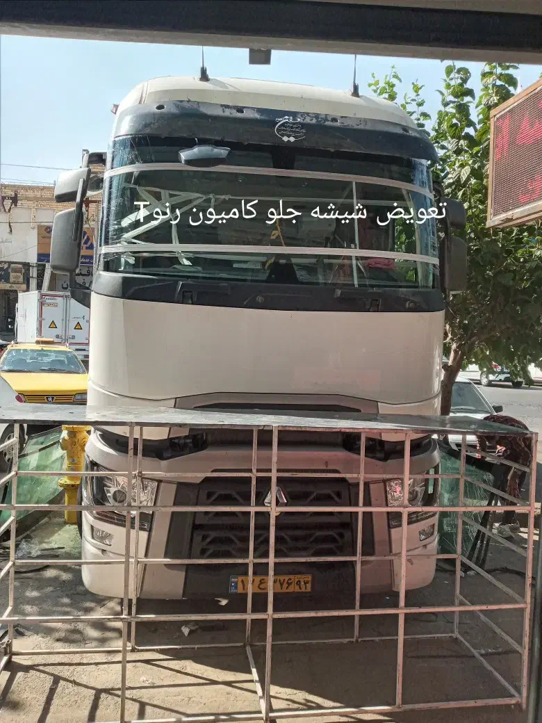 مرکز پخش شیشه اتومبیل ترمیم ترک  و تعمیر سانروف|خدمات موتور و ماشین|شیراز, ترمینال باربری|دیوار