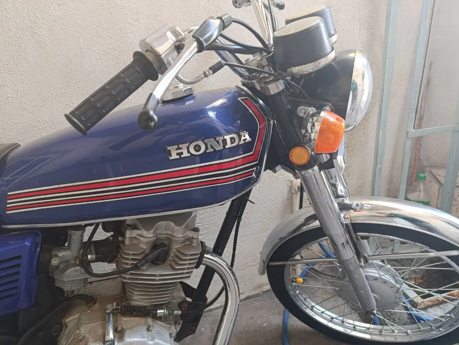 موتور ۱۲۵هوندا آبی|موتورسیکلت|میانه, |دیوار