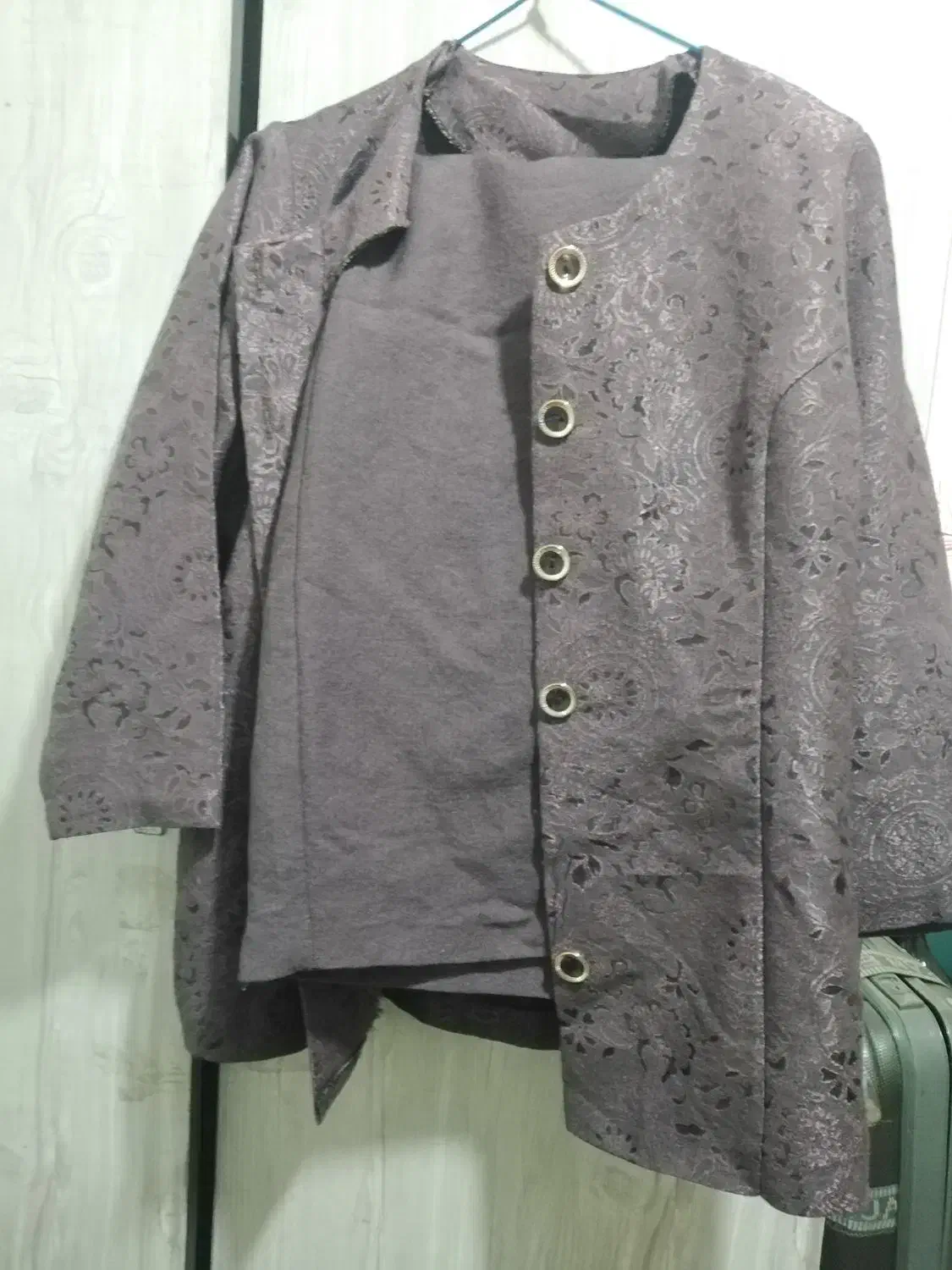 لباس مجلسی|لباس|صدرا-فارس, فاز ۲|دیوار