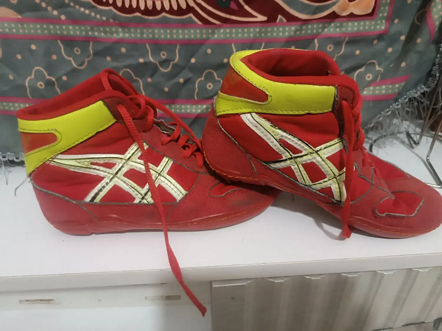 کفش کشتی نو است|کیف، کفش، کمربند|دهدشت, |دیوار