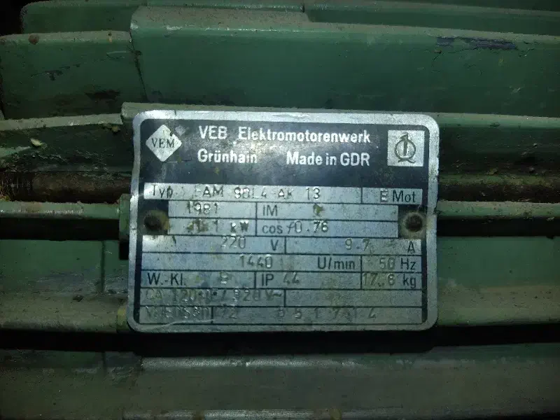 بارسفت کن بستنی سنتی ساز شمس|کافی‌شاپ و رستوران|همدان, |دیوار