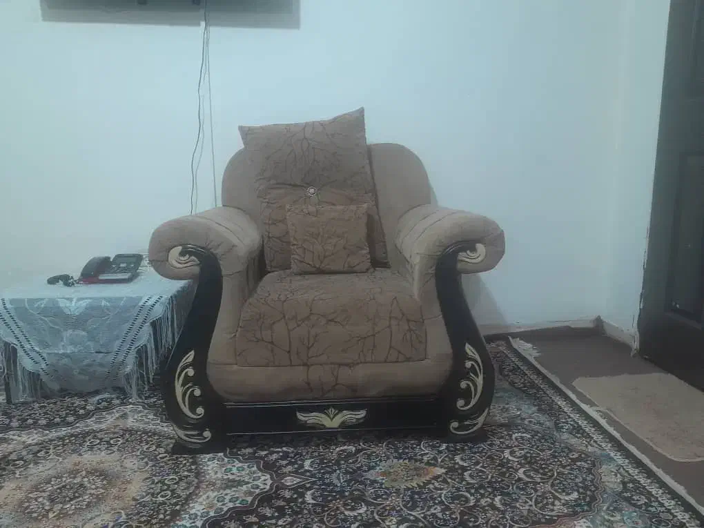 مبل ۷نفره بعلت تغییر دکوراسیون|مبلمان خانگی و میز عسلی|رشت, باهنر|دیوار