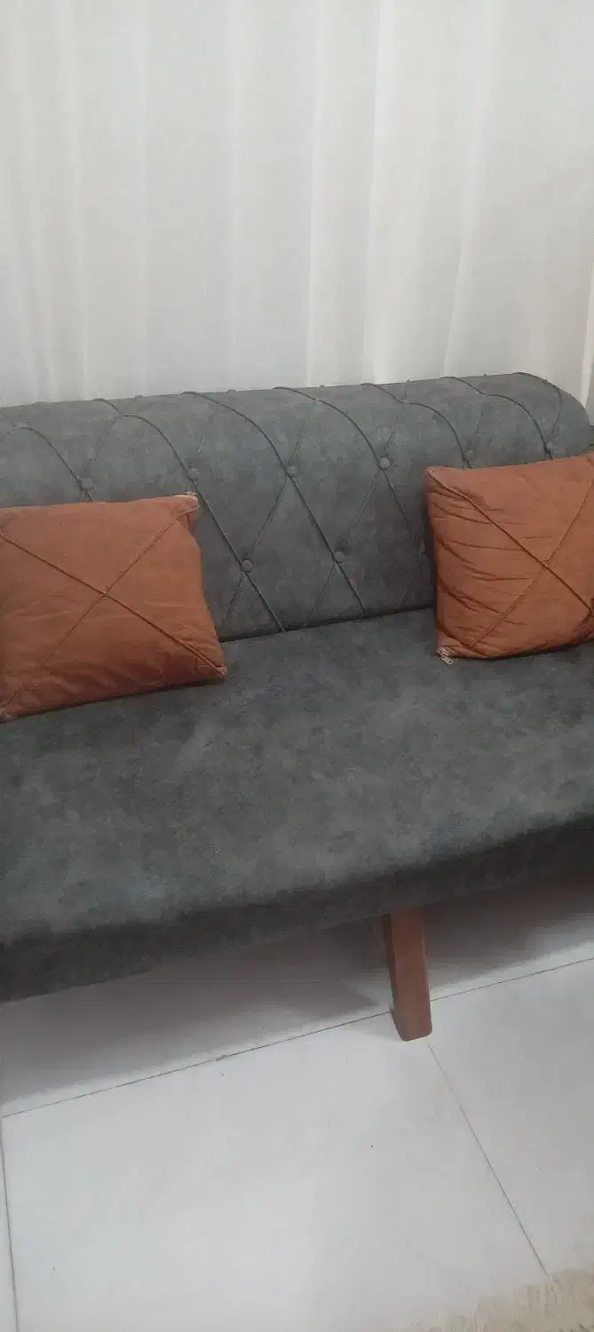 مبل دو رنگ طوسی و خردلی|مبلمان خانگی و میز عسلی|اطاقور, |دیوار