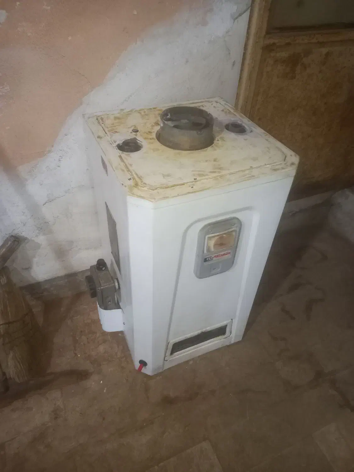 فروش ابگرمکن مخزنی دیواری50.40.35،30لیتری معاوضه|آبگرمکن، پکیج، شوفاژ|مشهد, امیر آباد|دیوار