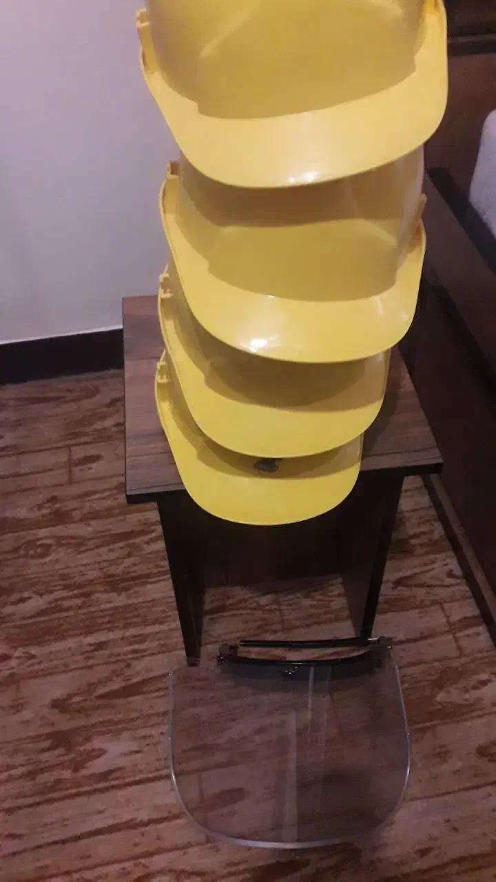 کلاه ایمنی|لباس|اهواز, سپیدار|دیوار