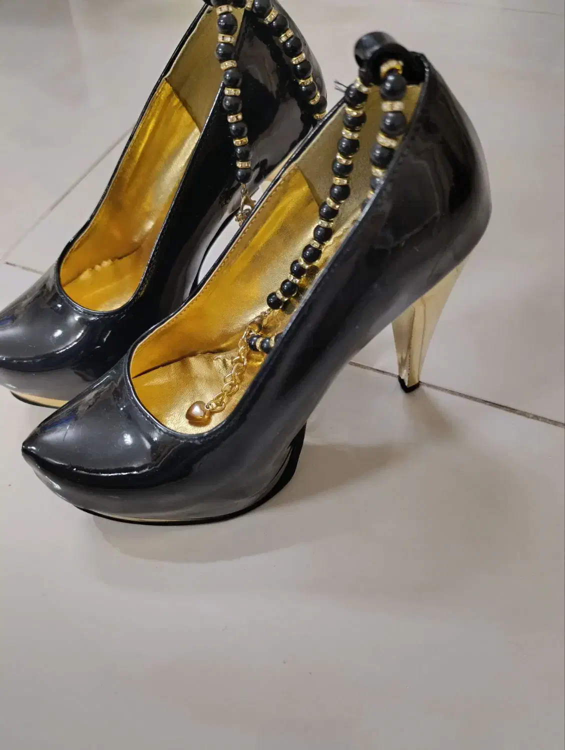 کفش مجلسی|کیف، کفش، کمربند|تربتحیدریه, آغوی|دیوار