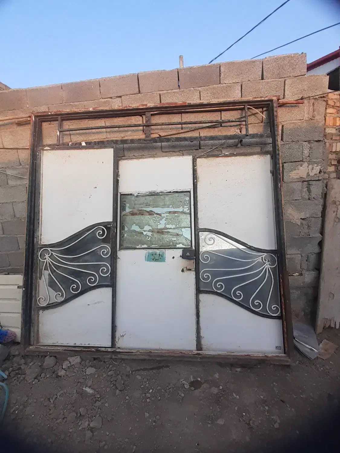 ۲عدد در حیاط آهنی به فروش می رسد|مصالح و تجهیزات ساختمان|اهر, |دیوار