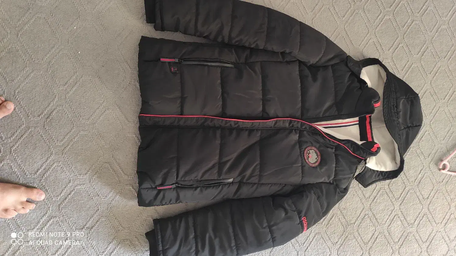 کاپشن|لباس|خورموج, |دیوار