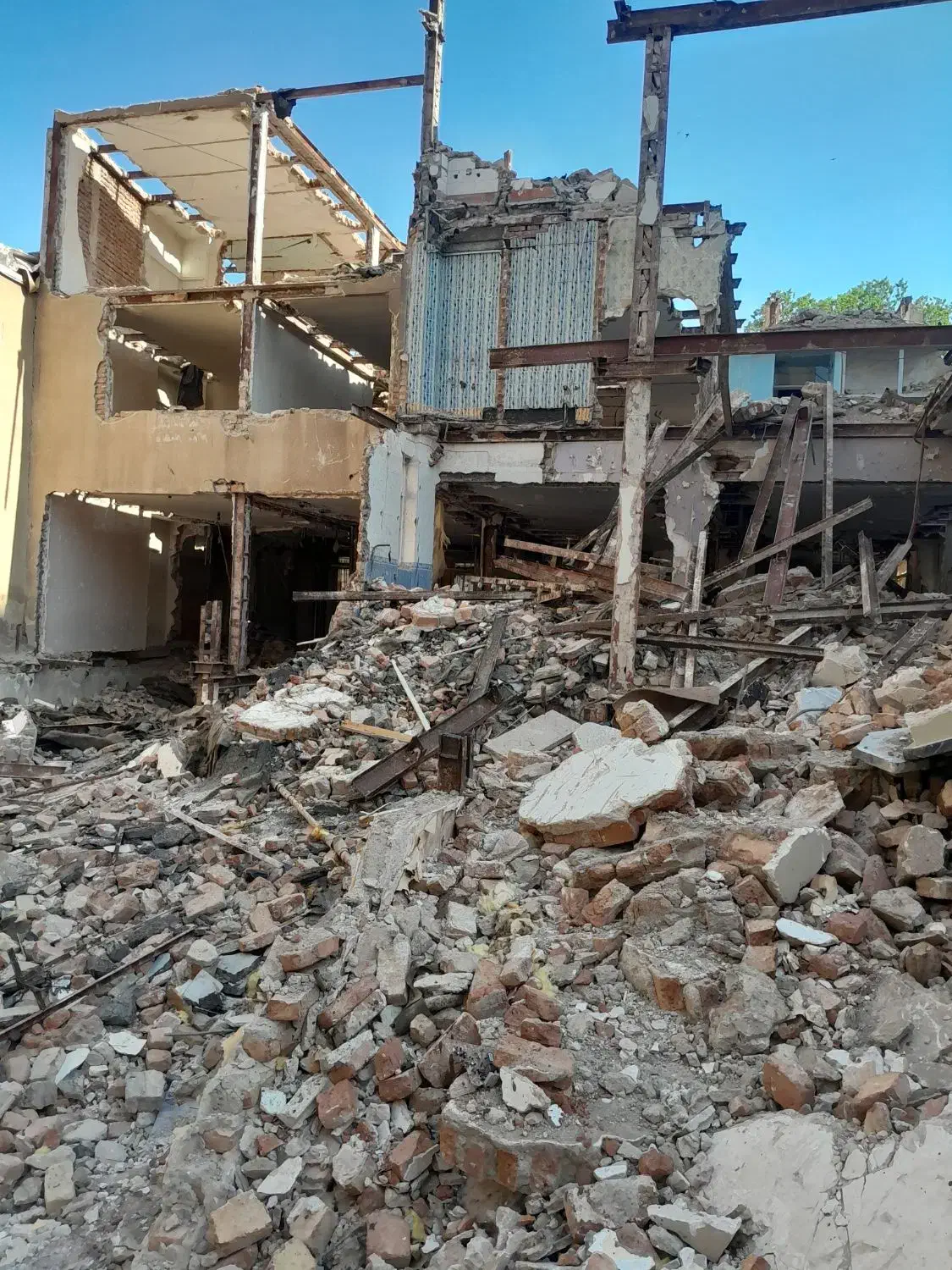 شرکت پیمانکاری تخریب ساختمان وخاکبرداری تبریز|خدمات پیشه و مهارت|تبریز, |دیوار