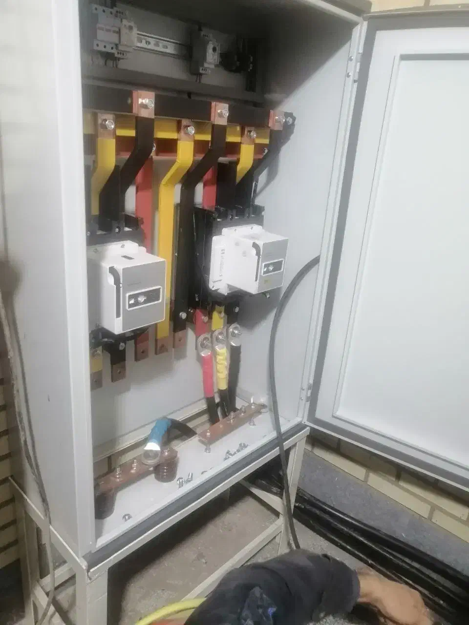 برق کار صنعتی/سیم کشی تابلوبرق/PLC /HMI/Drive|خدمات پیشه و مهارت|تبریز, |دیوار